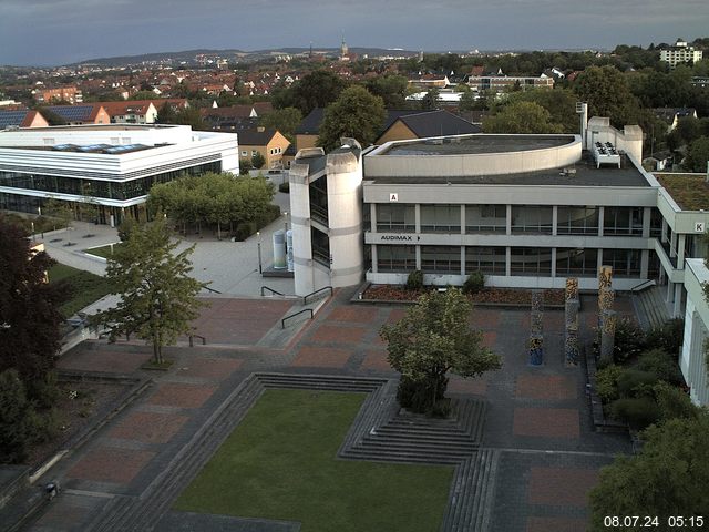 Foto der Webcam: Verwaltungsgebäude, Innenhof mit Audimax, Hörsaal-Gebäude 1