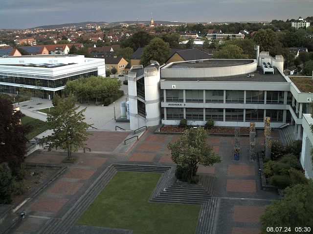 Foto der Webcam: Verwaltungsgebäude, Innenhof mit Audimax, Hörsaal-Gebäude 1