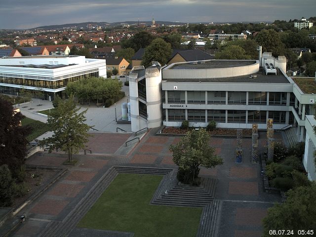 Foto der Webcam: Verwaltungsgebäude, Innenhof mit Audimax, Hörsaal-Gebäude 1