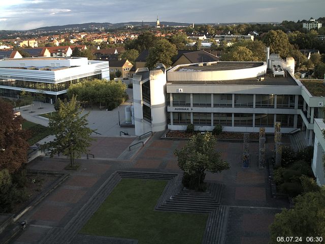 Foto der Webcam: Verwaltungsgebäude, Innenhof mit Audimax, Hörsaal-Gebäude 1