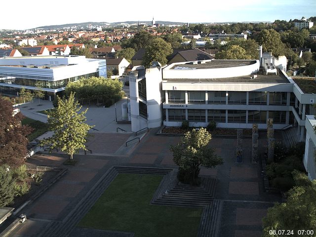 Foto der Webcam: Verwaltungsgebäude, Innenhof mit Audimax, Hörsaal-Gebäude 1