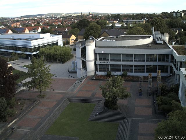 Foto der Webcam: Verwaltungsgebäude, Innenhof mit Audimax, Hörsaal-Gebäude 1