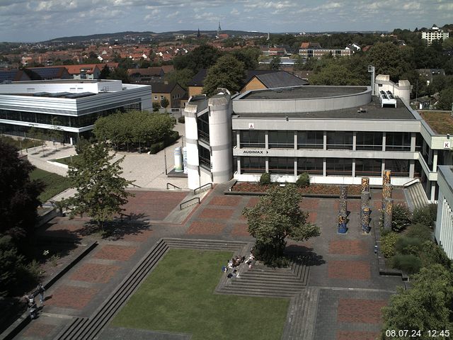 Foto der Webcam: Verwaltungsgebäude, Innenhof mit Audimax, Hörsaal-Gebäude 1