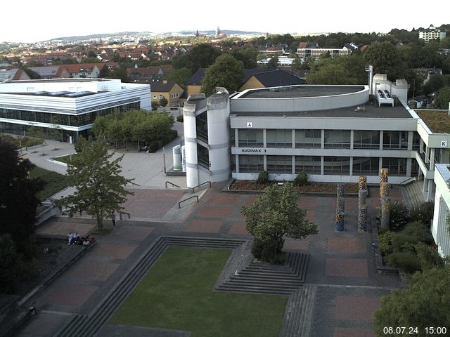 Foto der Webcam: Verwaltungsgebäude, Innenhof mit Audimax, Hörsaal-Gebäude 1