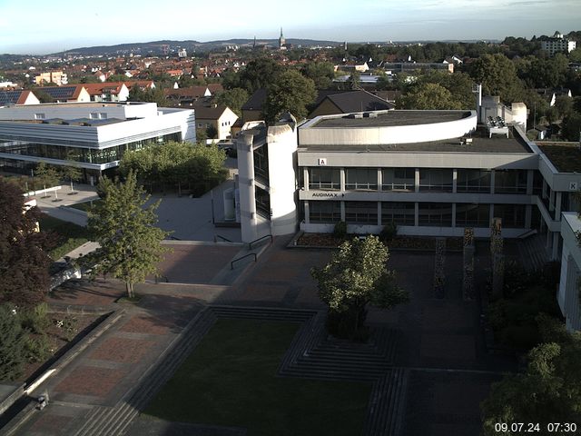 Foto der Webcam: Verwaltungsgebäude, Innenhof mit Audimax, Hörsaal-Gebäude 1