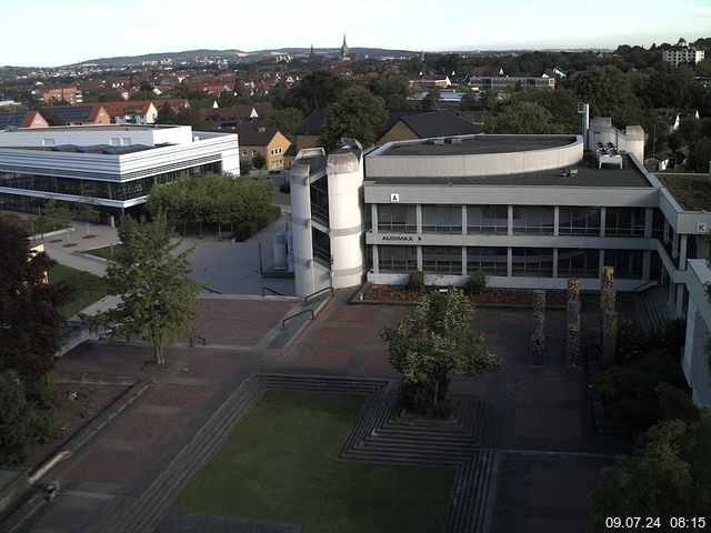 Foto der Webcam: Verwaltungsgebäude, Innenhof mit Audimax, Hörsaal-Gebäude 1