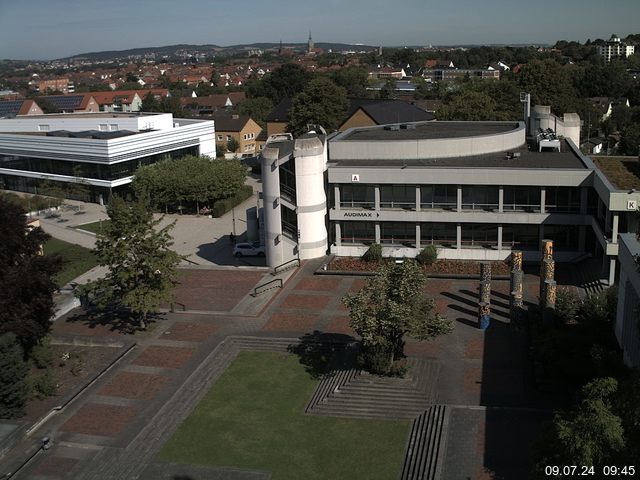 Foto der Webcam: Verwaltungsgebäude, Innenhof mit Audimax, Hörsaal-Gebäude 1