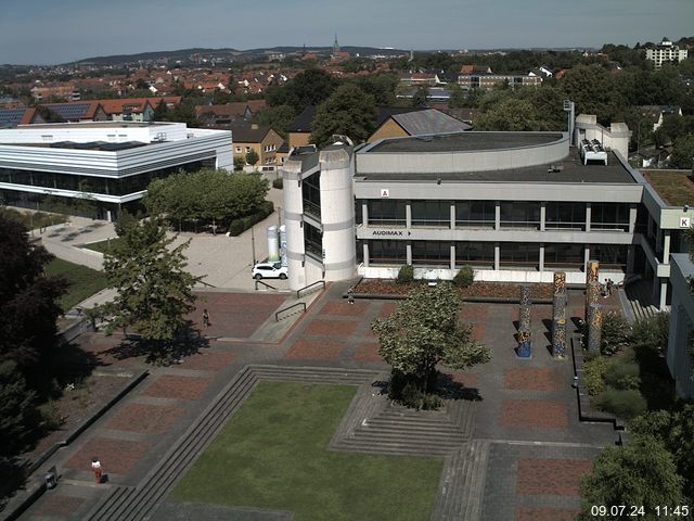 Foto der Webcam: Verwaltungsgebäude, Innenhof mit Audimax, Hörsaal-Gebäude 1