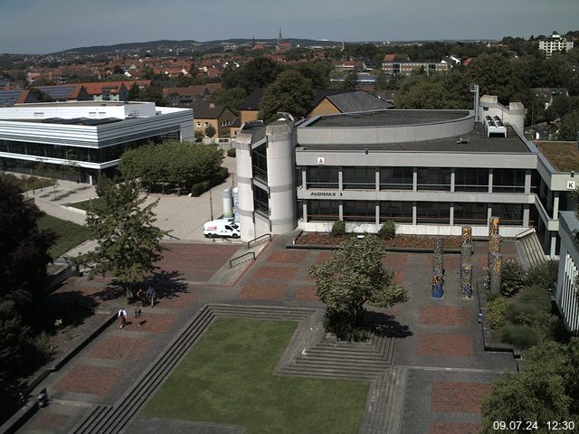 Foto der Webcam: Verwaltungsgebäude, Innenhof mit Audimax, Hörsaal-Gebäude 1