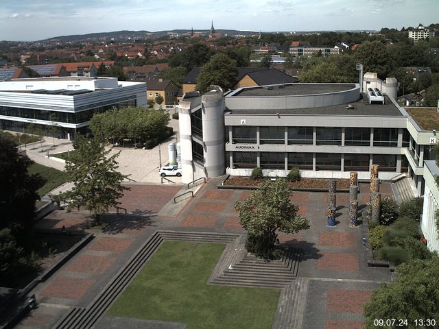 Foto der Webcam: Verwaltungsgebäude, Innenhof mit Audimax, Hörsaal-Gebäude 1