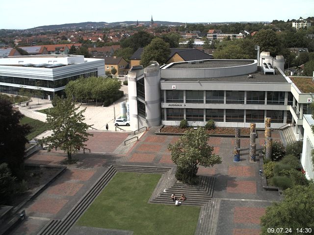 Foto der Webcam: Verwaltungsgebäude, Innenhof mit Audimax, Hörsaal-Gebäude 1