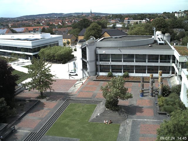 Foto der Webcam: Verwaltungsgebäude, Innenhof mit Audimax, Hörsaal-Gebäude 1