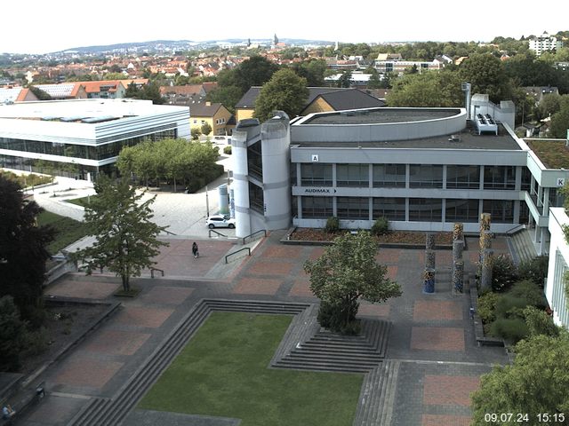 Foto der Webcam: Verwaltungsgebäude, Innenhof mit Audimax, Hörsaal-Gebäude 1