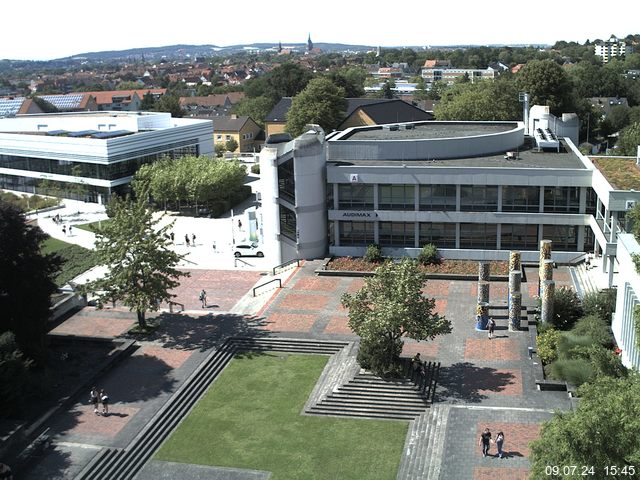 Foto der Webcam: Verwaltungsgebäude, Innenhof mit Audimax, Hörsaal-Gebäude 1