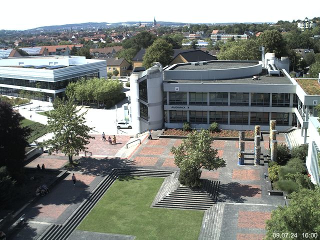 Foto der Webcam: Verwaltungsgebäude, Innenhof mit Audimax, Hörsaal-Gebäude 1