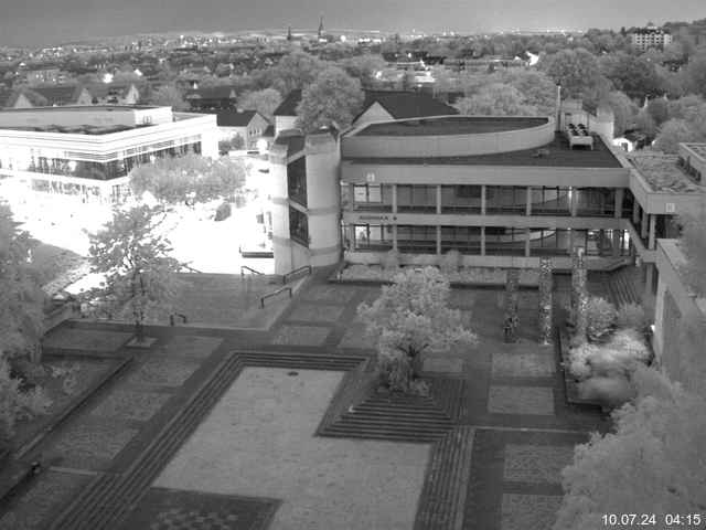 Foto der Webcam: Verwaltungsgebäude, Innenhof mit Audimax, Hörsaal-Gebäude 1