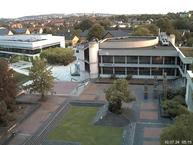 Foto der Webcam: Verwaltungsgebäude, Innenhof mit Audimax, Hörsaal-Gebäude 1