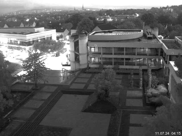 Foto der Webcam: Verwaltungsgebäude, Innenhof mit Audimax, Hörsaal-Gebäude 1