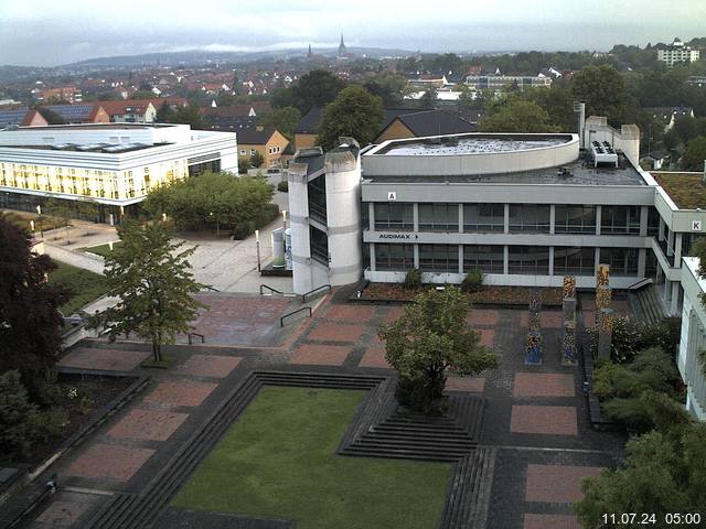 Foto der Webcam: Verwaltungsgebäude, Innenhof mit Audimax, Hörsaal-Gebäude 1