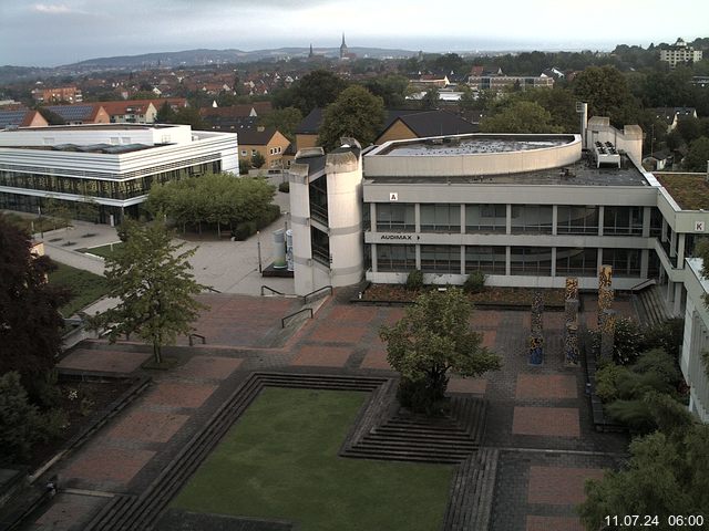 Foto der Webcam: Verwaltungsgebäude, Innenhof mit Audimax, Hörsaal-Gebäude 1