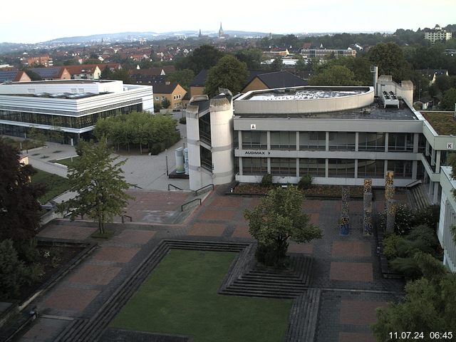 Foto der Webcam: Verwaltungsgebäude, Innenhof mit Audimax, Hörsaal-Gebäude 1