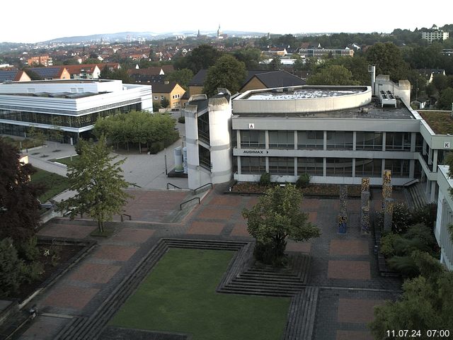 Foto der Webcam: Verwaltungsgebäude, Innenhof mit Audimax, Hörsaal-Gebäude 1