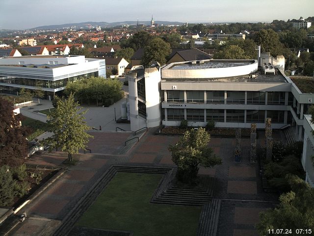 Foto der Webcam: Verwaltungsgebäude, Innenhof mit Audimax, Hörsaal-Gebäude 1