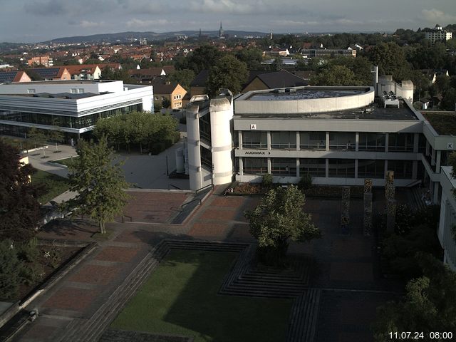 Foto der Webcam: Verwaltungsgebäude, Innenhof mit Audimax, Hörsaal-Gebäude 1