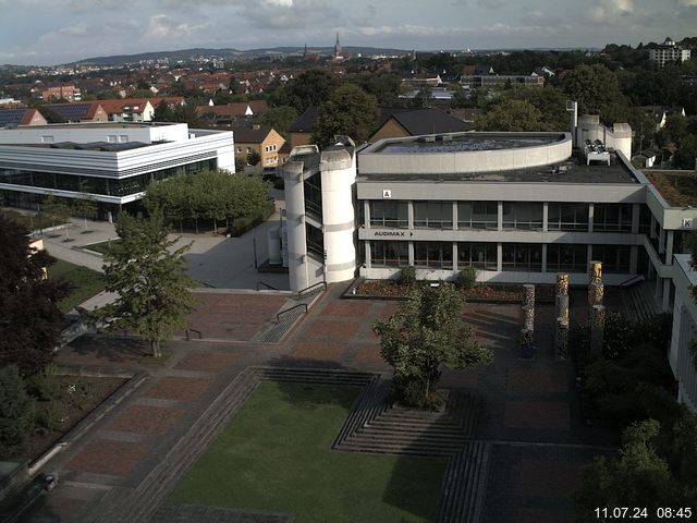 Foto der Webcam: Verwaltungsgebäude, Innenhof mit Audimax, Hörsaal-Gebäude 1