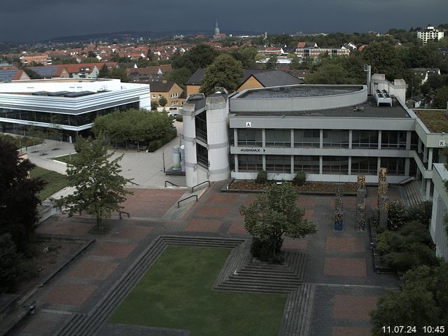 Foto der Webcam: Verwaltungsgebäude, Innenhof mit Audimax, Hörsaal-Gebäude 1