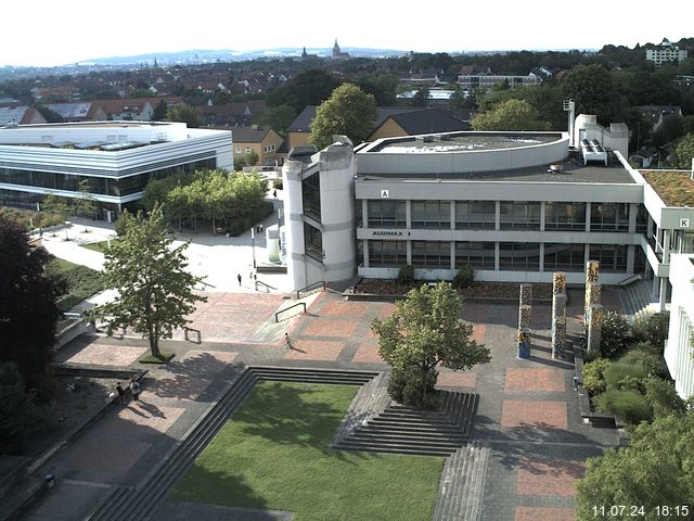 Foto der Webcam: Verwaltungsgebäude, Innenhof mit Audimax, Hörsaal-Gebäude 1