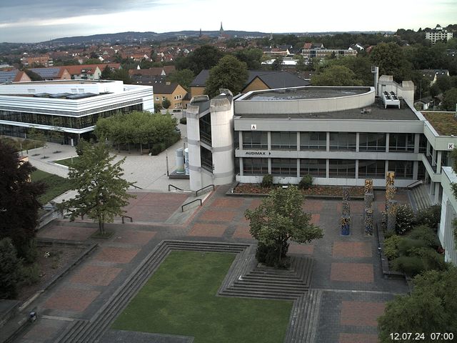 Foto der Webcam: Verwaltungsgebäude, Innenhof mit Audimax, Hörsaal-Gebäude 1