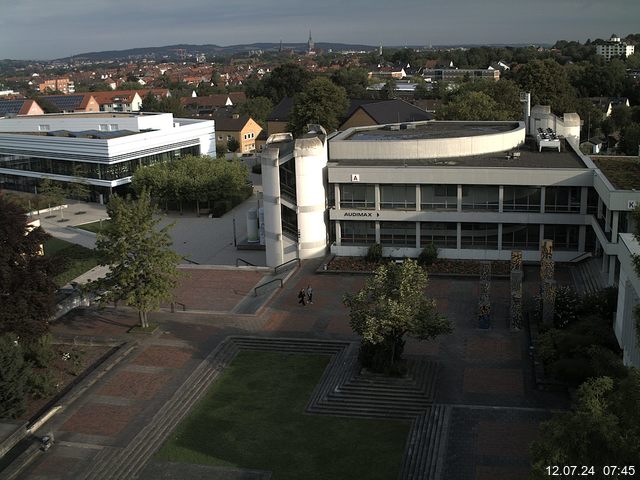 Foto der Webcam: Verwaltungsgebäude, Innenhof mit Audimax, Hörsaal-Gebäude 1