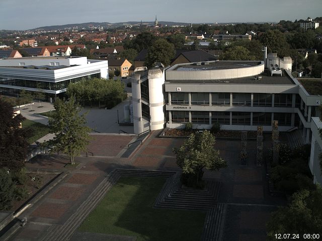 Foto der Webcam: Verwaltungsgebäude, Innenhof mit Audimax, Hörsaal-Gebäude 1