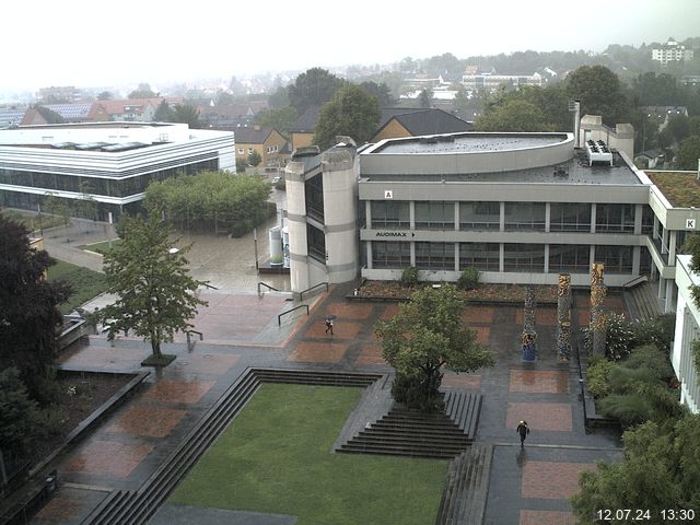 Foto der Webcam: Verwaltungsgebäude, Innenhof mit Audimax, Hörsaal-Gebäude 1