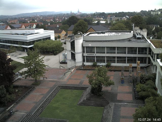 Foto der Webcam: Verwaltungsgebäude, Innenhof mit Audimax, Hörsaal-Gebäude 1