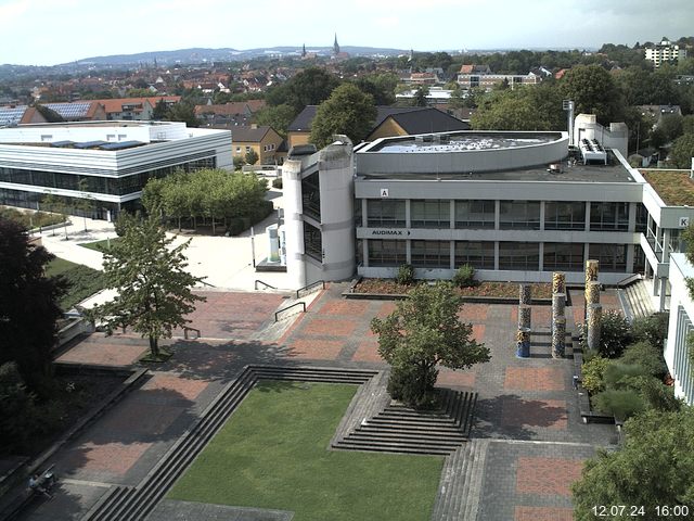 Foto der Webcam: Verwaltungsgebäude, Innenhof mit Audimax, Hörsaal-Gebäude 1