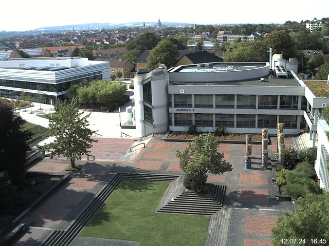 Foto der Webcam: Verwaltungsgebäude, Innenhof mit Audimax, Hörsaal-Gebäude 1