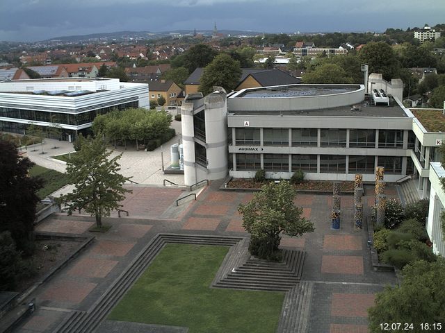 Foto der Webcam: Verwaltungsgebäude, Innenhof mit Audimax, Hörsaal-Gebäude 1