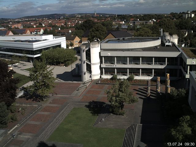 Foto der Webcam: Verwaltungsgebäude, Innenhof mit Audimax, Hörsaal-Gebäude 1