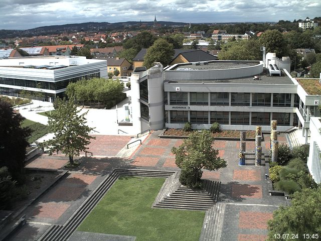 Foto der Webcam: Verwaltungsgebäude, Innenhof mit Audimax, Hörsaal-Gebäude 1