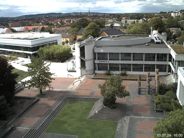 Foto der Webcam: Verwaltungsgebäude, Innenhof mit Audimax, Hörsaal-Gebäude 1