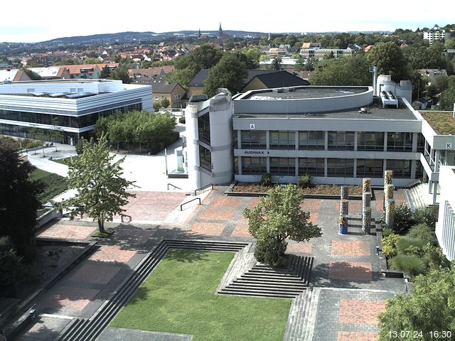 Foto der Webcam: Verwaltungsgebäude, Innenhof mit Audimax, Hörsaal-Gebäude 1