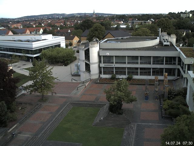 Foto der Webcam: Verwaltungsgebäude, Innenhof mit Audimax, Hörsaal-Gebäude 1