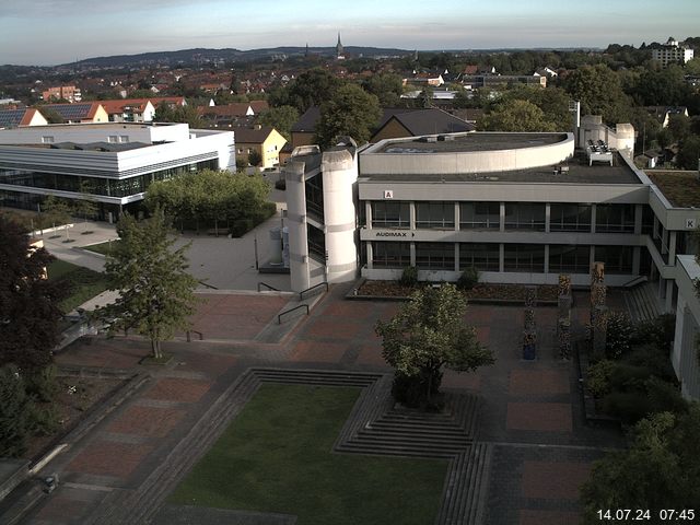 Foto der Webcam: Verwaltungsgebäude, Innenhof mit Audimax, Hörsaal-Gebäude 1