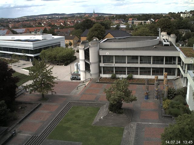 Foto der Webcam: Verwaltungsgebäude, Innenhof mit Audimax, Hörsaal-Gebäude 1