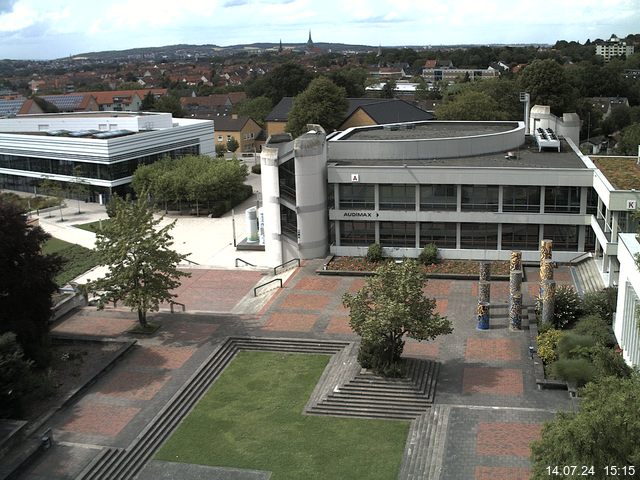 Foto der Webcam: Verwaltungsgebäude, Innenhof mit Audimax, Hörsaal-Gebäude 1