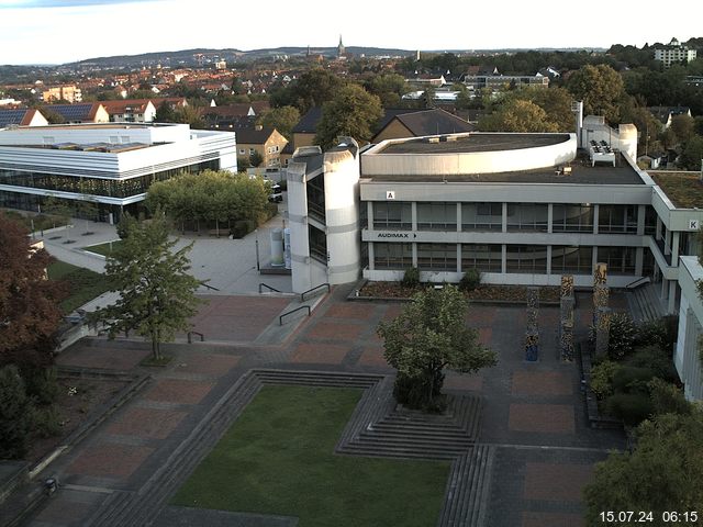 Foto der Webcam: Verwaltungsgebäude, Innenhof mit Audimax, Hörsaal-Gebäude 1