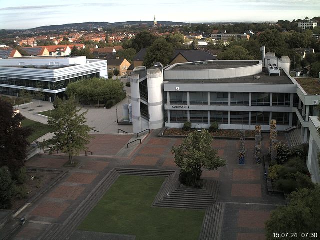 Foto der Webcam: Verwaltungsgebäude, Innenhof mit Audimax, Hörsaal-Gebäude 1