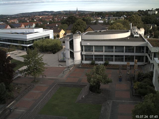 Foto der Webcam: Verwaltungsgebäude, Innenhof mit Audimax, Hörsaal-Gebäude 1